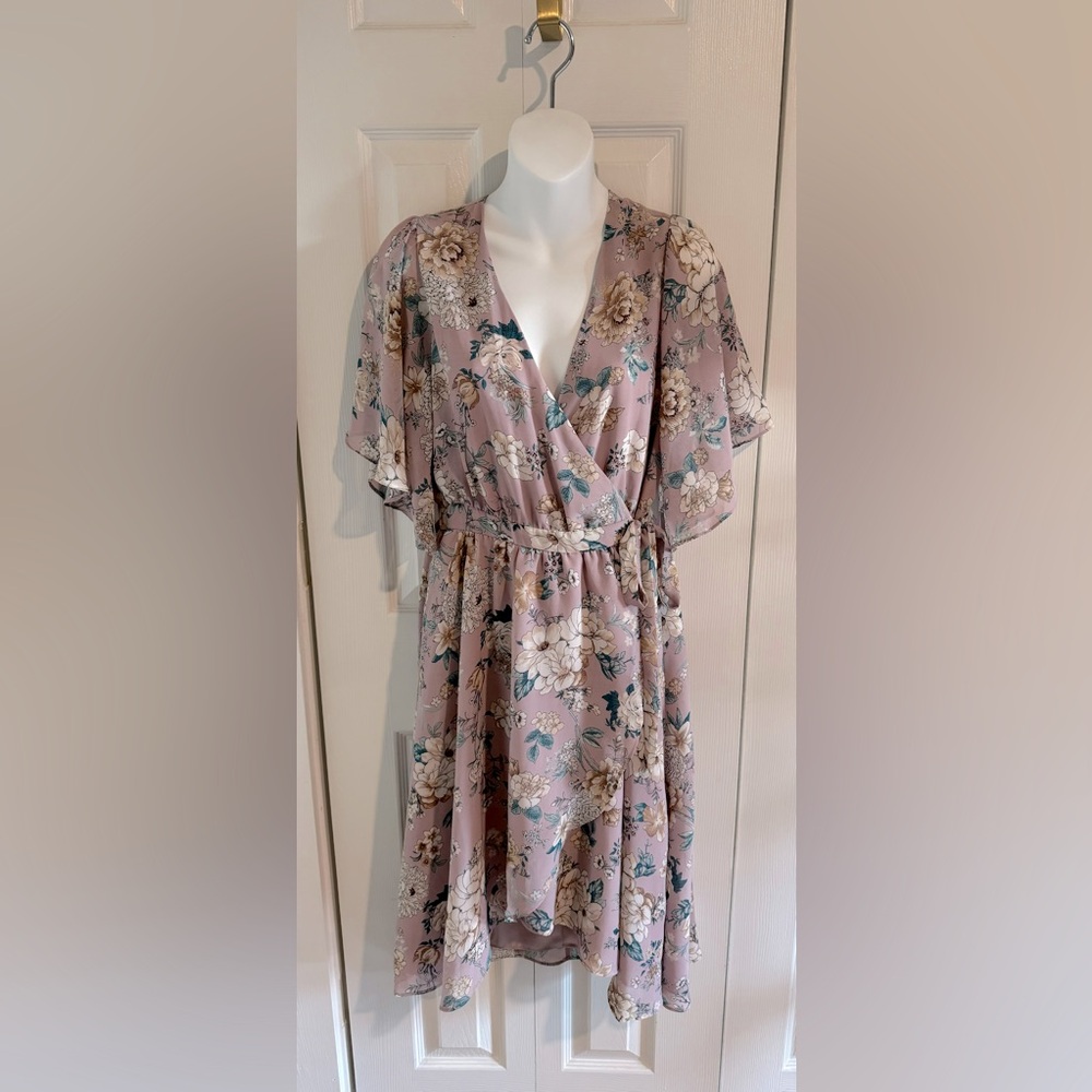 GUC Chelsea 28 Floral Heather Wrap Dress Size: M